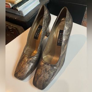 LIKE NEW Stuart Weitzman block tor heels snake skin size 8